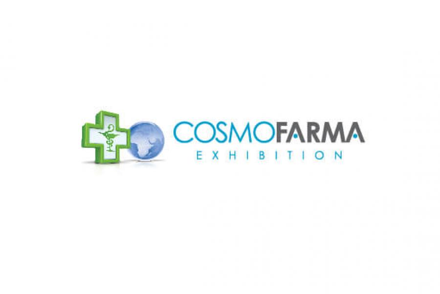 Logo di Cosmofarma Exhibition con croce verde e sfera blu.